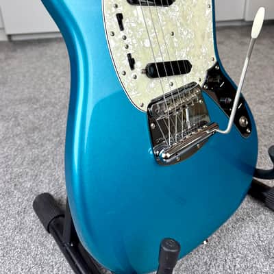 Fender Vintera '60s Mustang with Pau Ferro Fretboard - Lake Placid Blue image 3