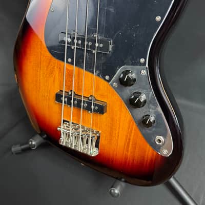 Squier Classic Vibe 70's Jazz Bass 4-String Bass Guitar 3-Tone Sunburst Finish image 9