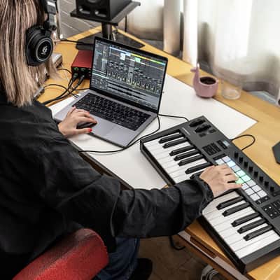 Novation LAUNCHKEY 37 MK4 37-Key USB MIDI Ableton Keyboard Controller+Microphone image 21