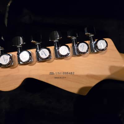 Fender American Deluxe Stratocaster with Maple Fretboard 2011 - 2015 - 3-Color Sunburst image 3
