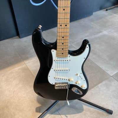 Fender Player Stratocaster with Maple Fretboard 2018 - 2024 - Black image 3