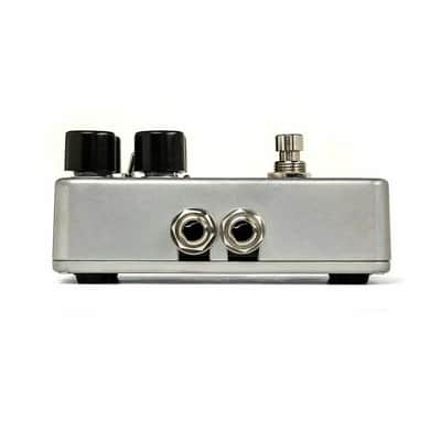 Electro-Harmonix Nano Pulsar Analogue Variable Shape Stereo Tremolo Effects Pedal image 2