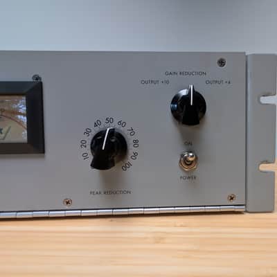 Universal Audio LA-2A Leveling Amplifier / Optical Compressor 2000 - Present - Gray image 4
