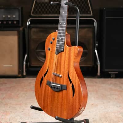 Taylor T5z Classic Hollowbody Electric Guitar with Gig Bag image 12