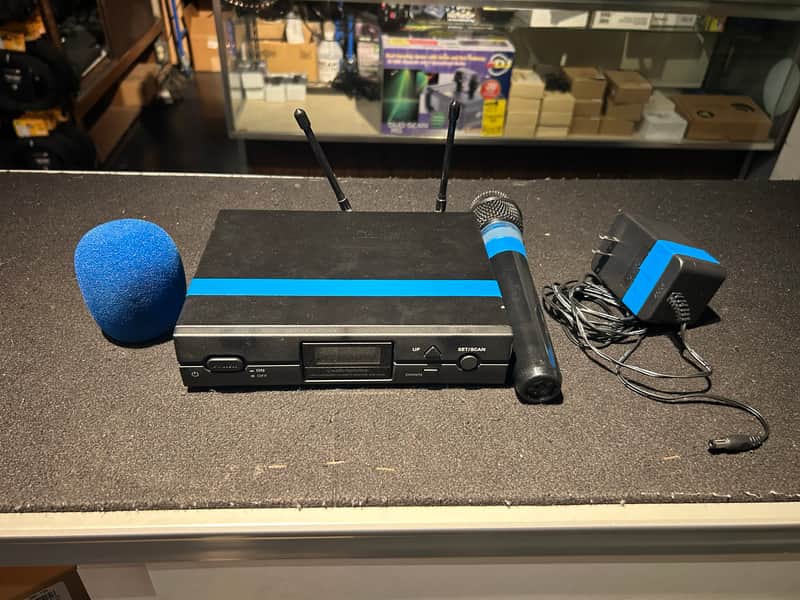 Audio-Technica ATW-2100 Wireless System - transmitter and receiver image 1