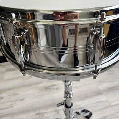 Slingerland No. 130 Gene Krupa Sound King 5x14" 8-Lug Chrome Over Brass Snare Drum with Zoomatic Strainer 1963 - 1977 - Chrome image 4