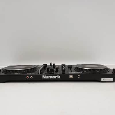 Numark Mixtrack Platinum FX DJ Controller 2020 - Present - Black image 5
