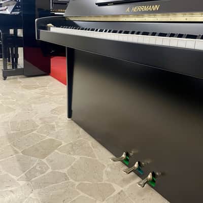 A. HERMANN PIANOFORTE VERTICALE NERO image 3