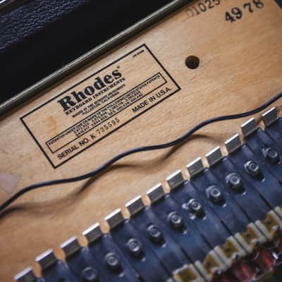 1979 Rhodes Seventy-Three Suitcase Piano – Original Janus Stereo System image 7
