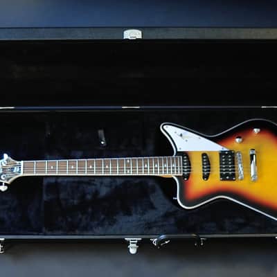 Bootlegger Guitar Hounder. Black Cherry Honey Burst Stiletto Case & Flask image 18