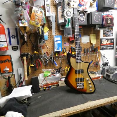 Fender Meteora American Ultra II 2024 - Sunburst image 2