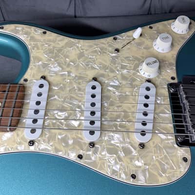 Rare Mint 1997 USA Hot Rodded Fender Roadhouse Stratocaster with Custom Shop Texas Specials, Shallers, VIDEO! image 5