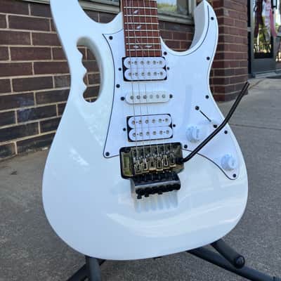 Ibanez JEMJR-WH Steve Vai Signature- White image 5