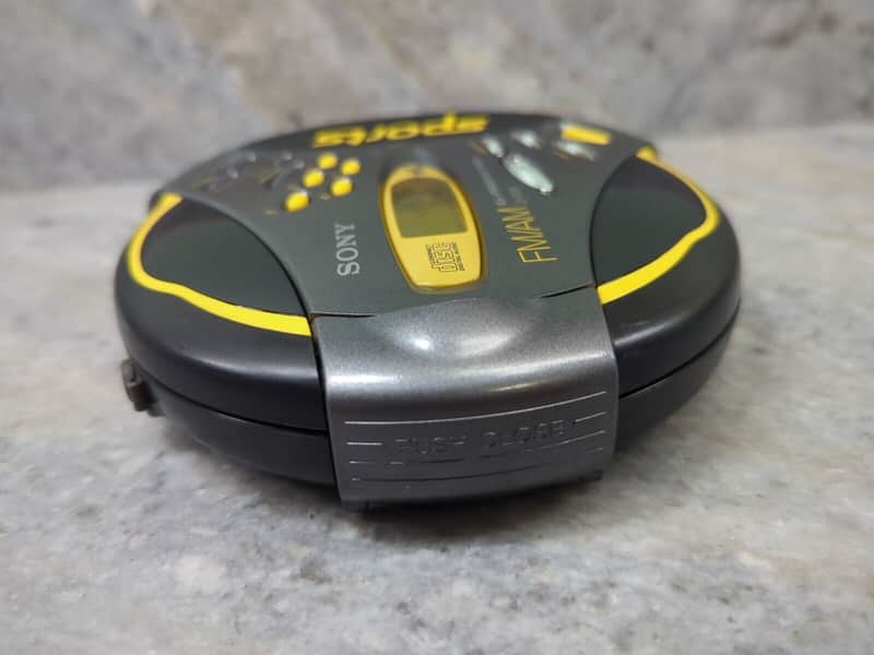 Sony Sports Walkman D-FS18 CD Player FM/AM Radio G-Protection image 1