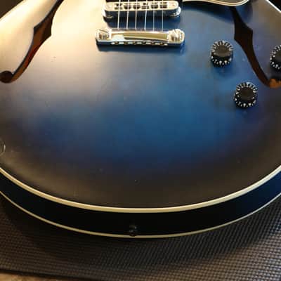 2003 Gibson ES-135 Semi-Hollow Electric Guitar Blueburst + GB image 5