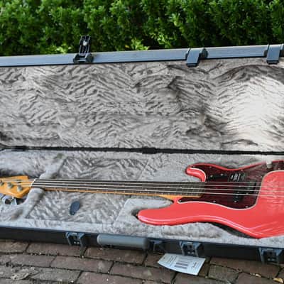 Fender Limited Edition Vintera II Road Worn '60s Precision Bass - Fiesta Red image 13