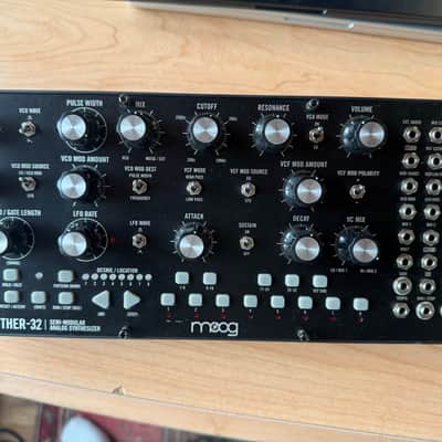 Moog Mother-32 Tabletop / Eurorack Semi-Modular Synthesizer 2015 - Present Black image 2