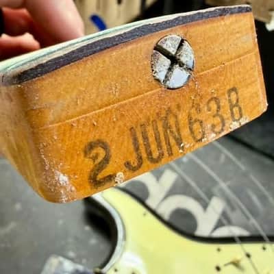 Fender Stratocaster 1963 - the perfect 'burst w/all Stevie Ray Vaughan features ! image 11