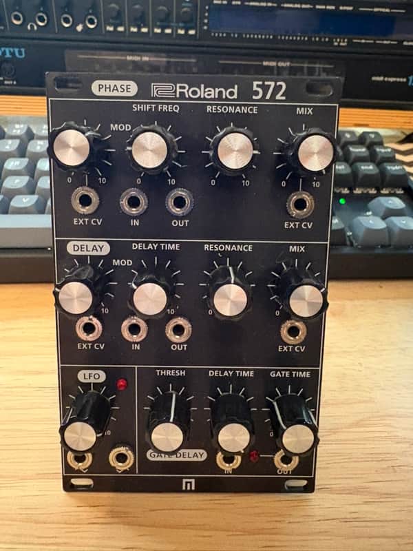 Roland System-500 572 Eurorack Phase Shifter / Delay / LFO Module 2016 - Present - Black image 1