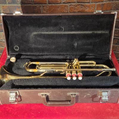 Yamaha YTR-2320 Trumpet Brass w/ Carrying Case - JUST SERVICED!! image 1
