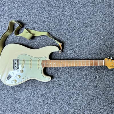 Fender Vintera 60s Strat MOD PF OLW - creme Bild 2