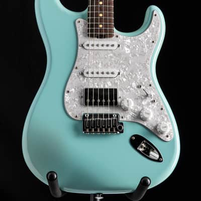Used Iconic Guitars Vintage Modern S-HR Daphne Blue image 2