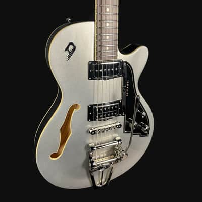 Duesenberg Starplayer TV Electric Guitar in Silver Sparkle W/ Hardcase image 2