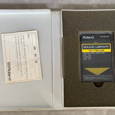 Roland R-8 Human Rhythm Composer Drum Machine + 5 Sound Cartridges - Serviced image 11