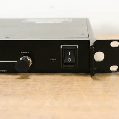 Shure PA821A Antenna Combiner for PSM Wireless Systems  - 470-952 MHz CG015N2 image 2