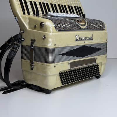 Pearl White Universal Piano Accordion LM (41Key/120Bass) W/ Microphones image 4