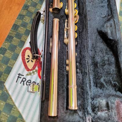 Yamaha (closed hole) Flute, Model YFL-211 - 2026 - Silver -BEAUTIFUL! image 6