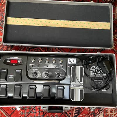 Line 6 Floor POD Plus Multi-Effect and Amp Modeler 2010 - Black (plus hard case) image 7