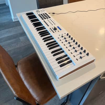 Arturia KeyLab 61 MkII MIDI Controller 2018 - Present - White