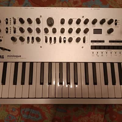 Korg Minilogue 4-Voice Polyphonic Analog Synthesizer 2016 - Present - Silver