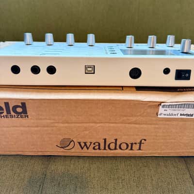 Waldorf Blofeld Desktop Synthesizer 2007 - Present - White image 4