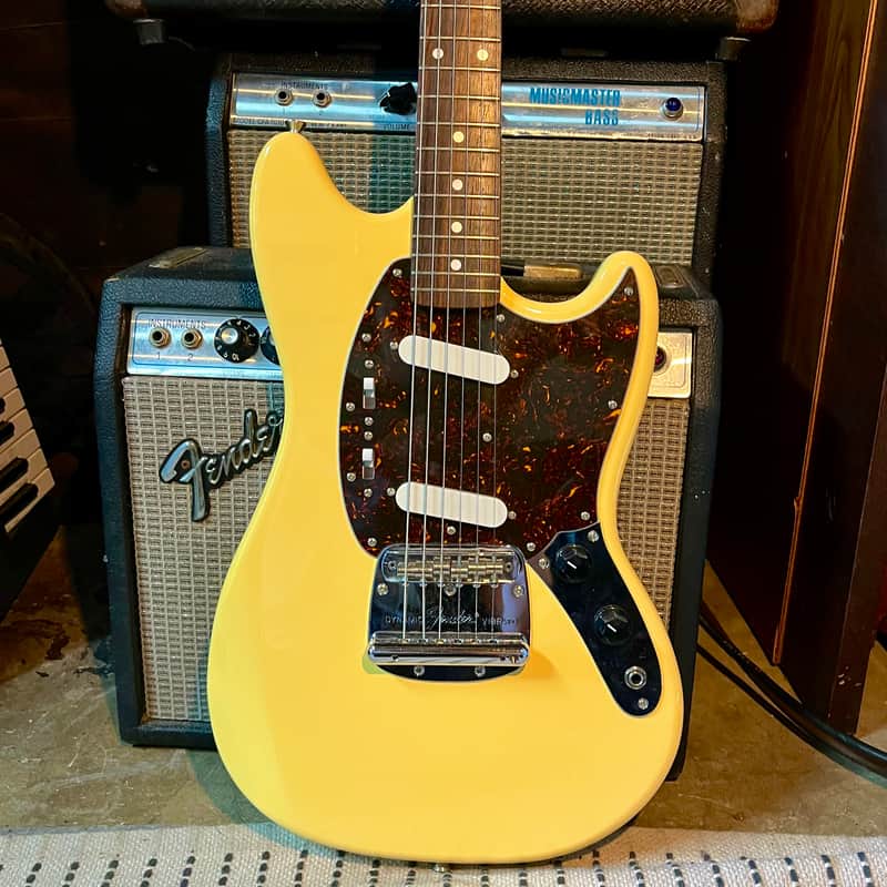 Fender MG-69 Mustang Reissue MIJ 2005 (not jaguar jazzmaster mg-65 gibson)