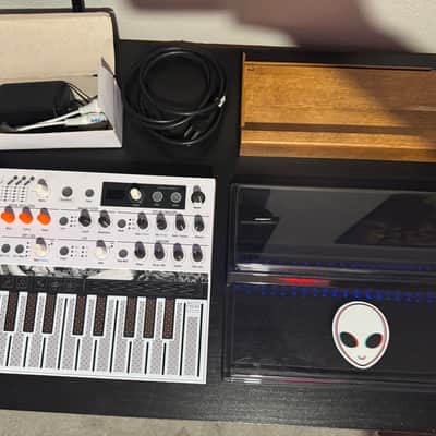 DECKSAVER & WOOD ENCLOSURE BUNDLE Arturia MicroFreak Vocoder Edition 25-Key Algorithmic Synthesizer 2021 - Present - White image 5