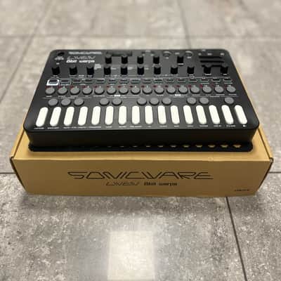 Sonicware Liven 8bit Warps 27-Key Synthesizer Groovebox image 1