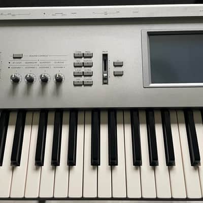 Korg Triton 61-Key 62-Voice Polyphonic Workstation 1999 - 2000 - Silver image 3