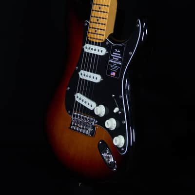 Fender American Pro Classic Stratocaster, Maple FB, 3-Color Sunburst image 2