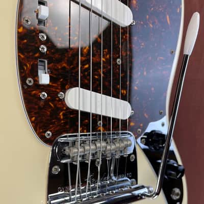 Fender MG-66-66 Mustang 2002 | Made in Japan | - Vintage White image 3
