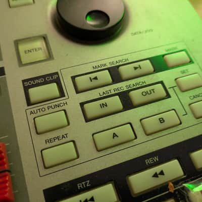 Yamaha AW16G Professional Audio Workstation 16-Track Digital Recorder 2000s - Silver image 18