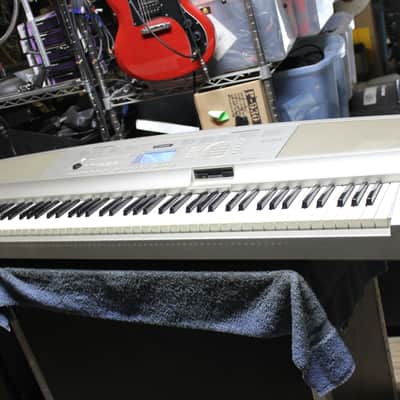 Yamaha DGX-500/ With Power Supply and Stand