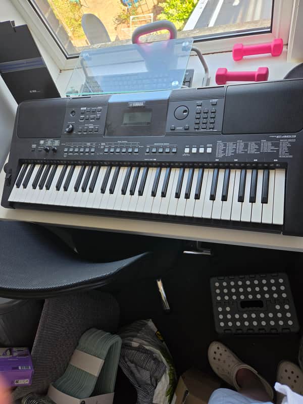 Yamaha PSR-E463 61-Key Portable Keyboard 2018 - Present - Black image 1