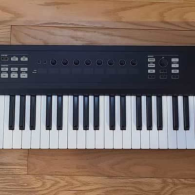 Native Instruments Komplete Kontrol S49 Keyboard Controller