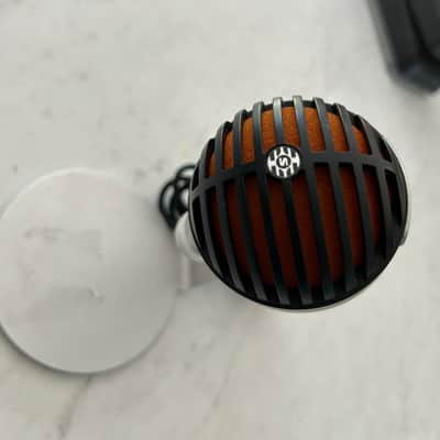Shure MOTIV MV5 Lightning / USB Condenser Microphone 2015 - Present - Silver and Black image 2