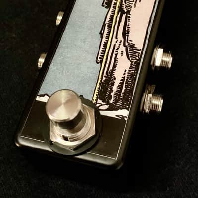 Saturnworks Black Hermit True Bypass Looper Loop Pedal with a Soft Click Switch + LED - Handcrafted in California