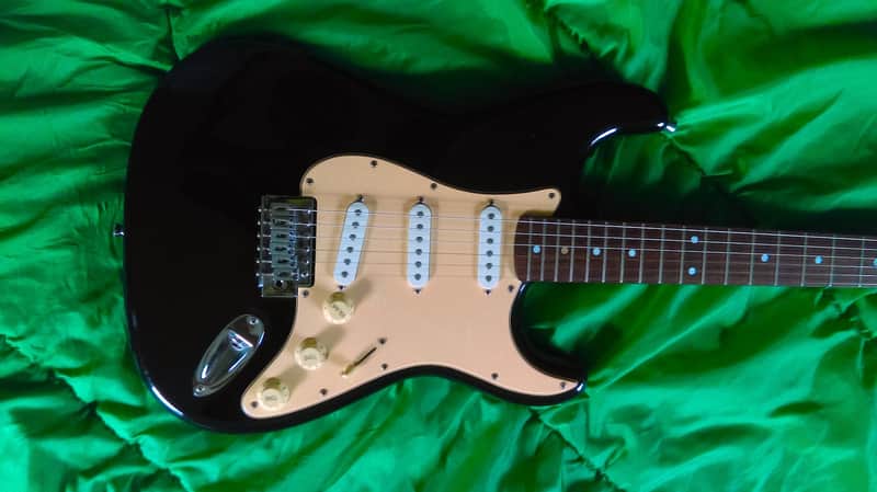 Fender Squier Stratocaster 2000 Special Edition Guitar (CAE serial number) Black image 1
