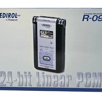 Roland Edirol R-09 24-Bit Wave/MP3 Portable Voice Recorder Complete Japan image 2