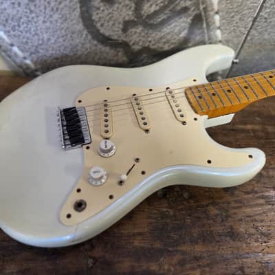 Fender "Dan Smith" Stratocaster Hardtail with Maple Fretboard 1981 - 1983 - Arctic White image 2